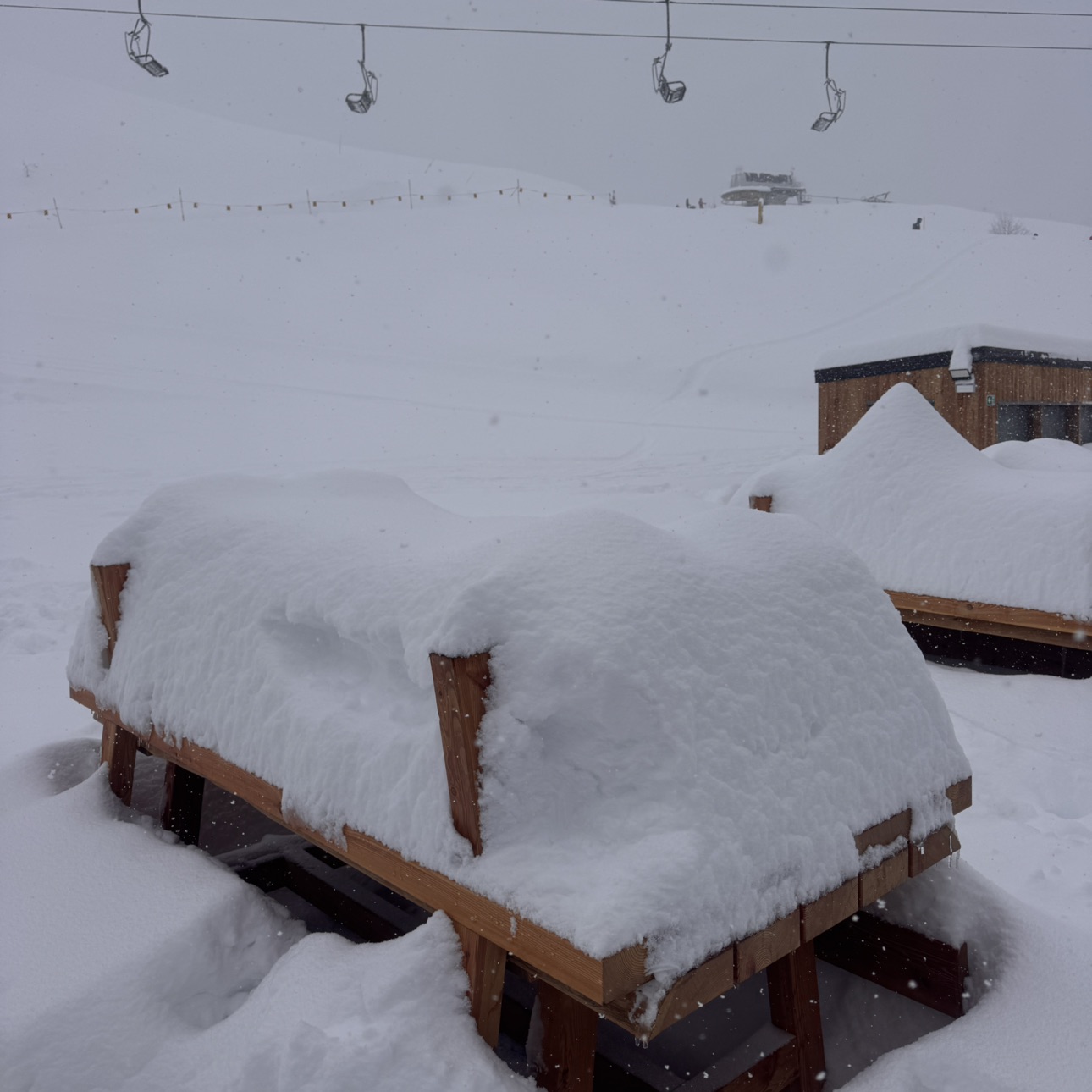 Report photo 1