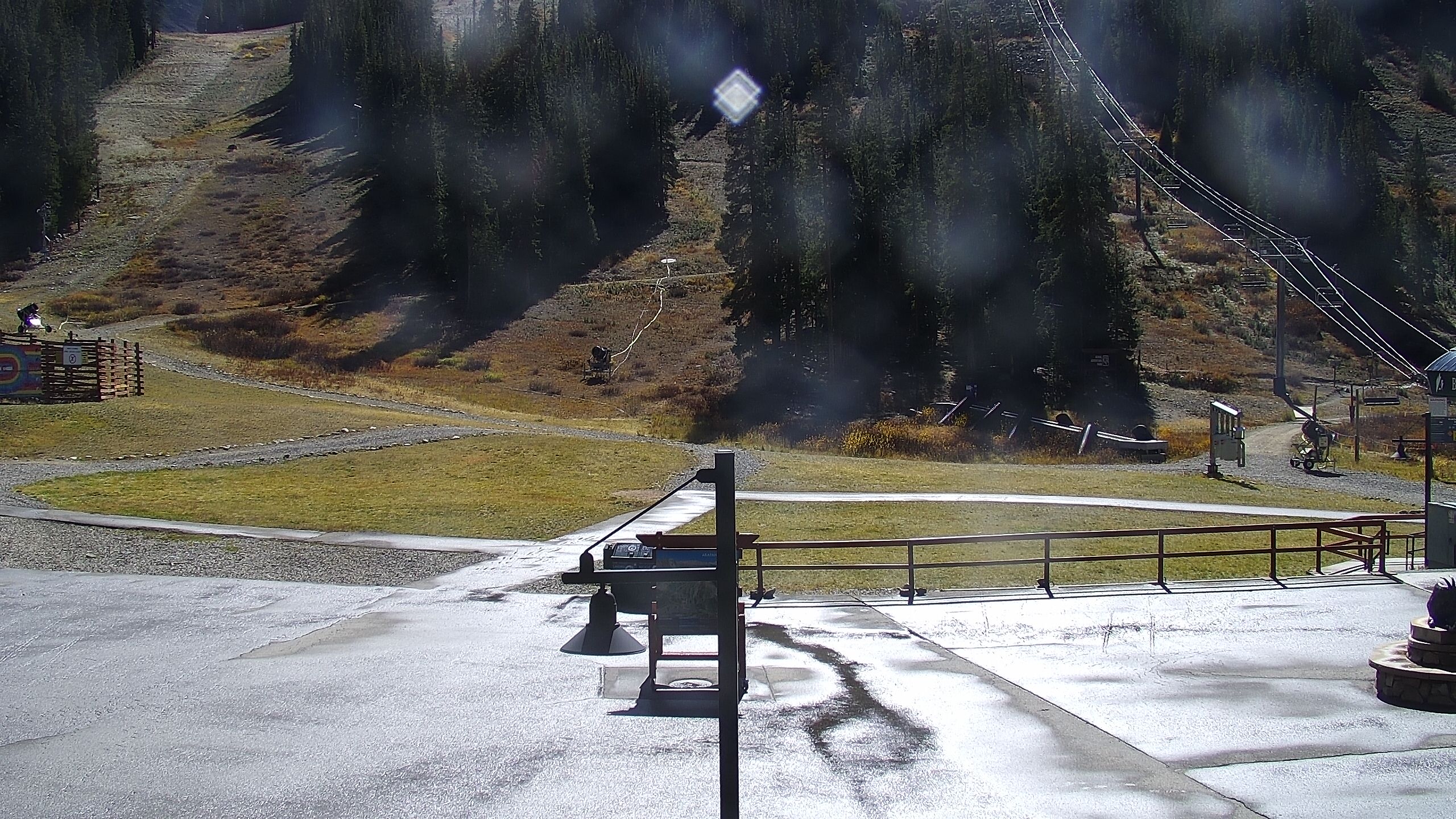 Arapahoe Basin webcam — Black Mountain Lodge
