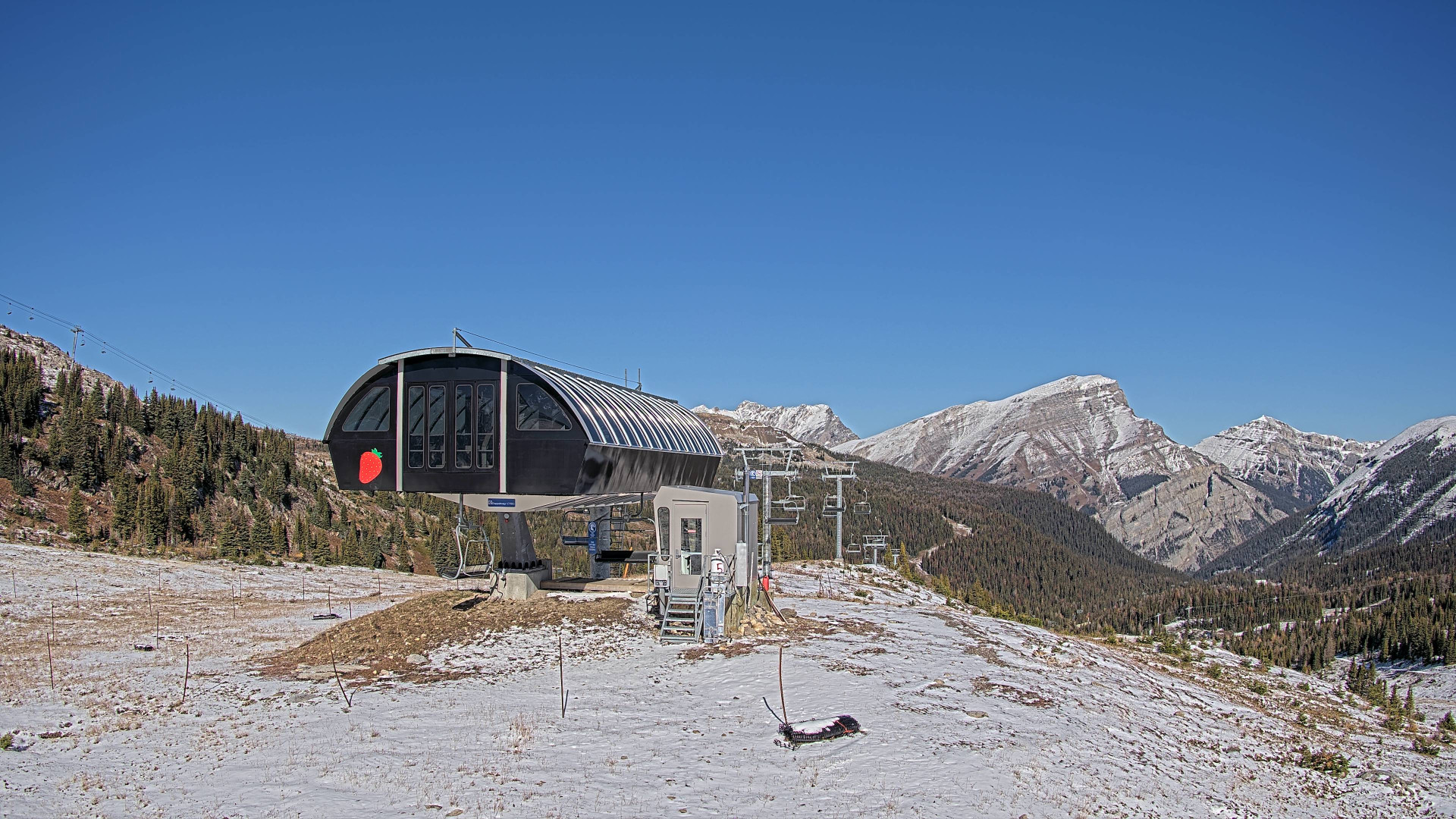 Banff Sunshine Village webcam — Strawberry Express Unload