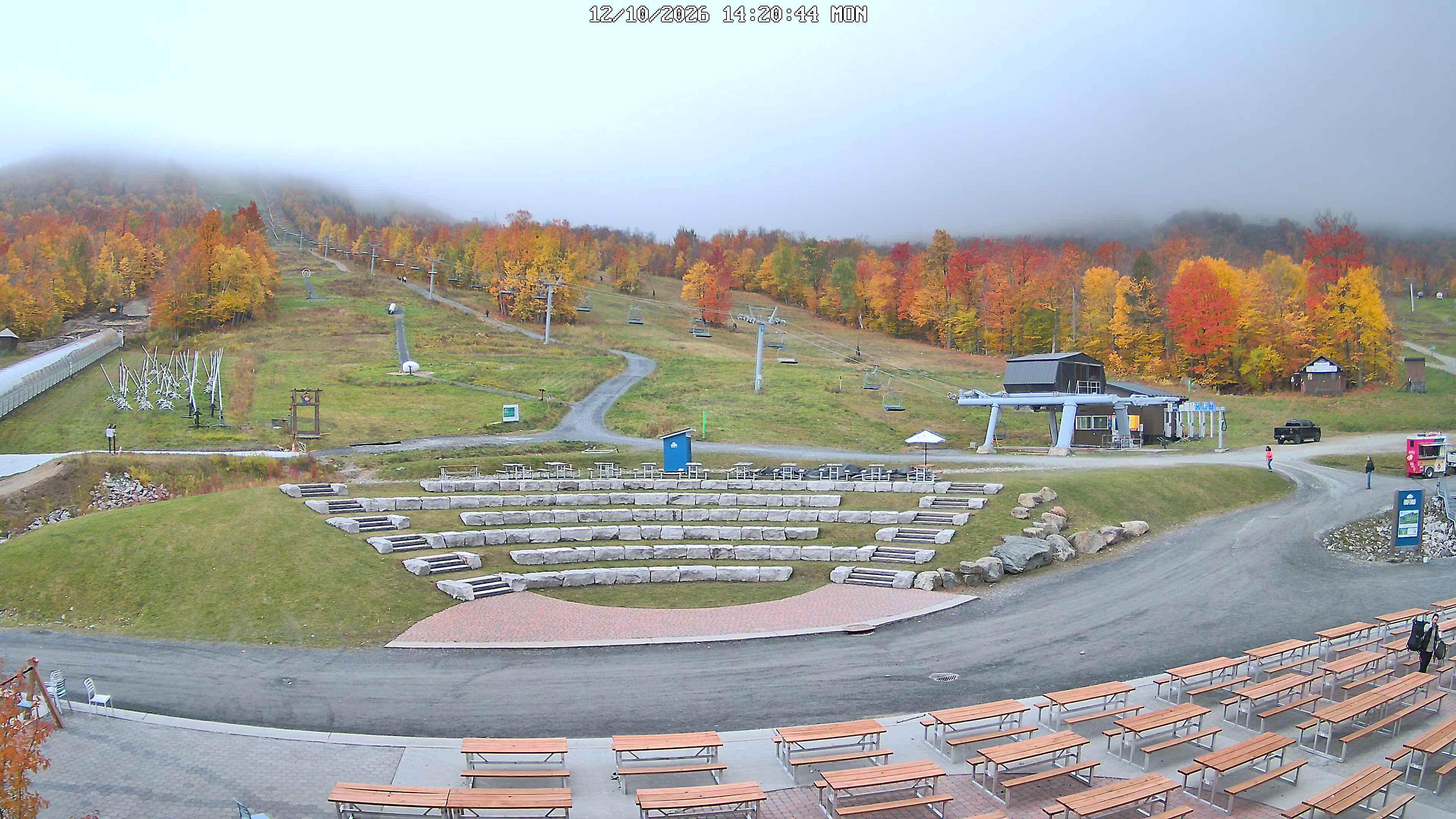 Mont Orford webcam — Caméra de la base (base area camera)