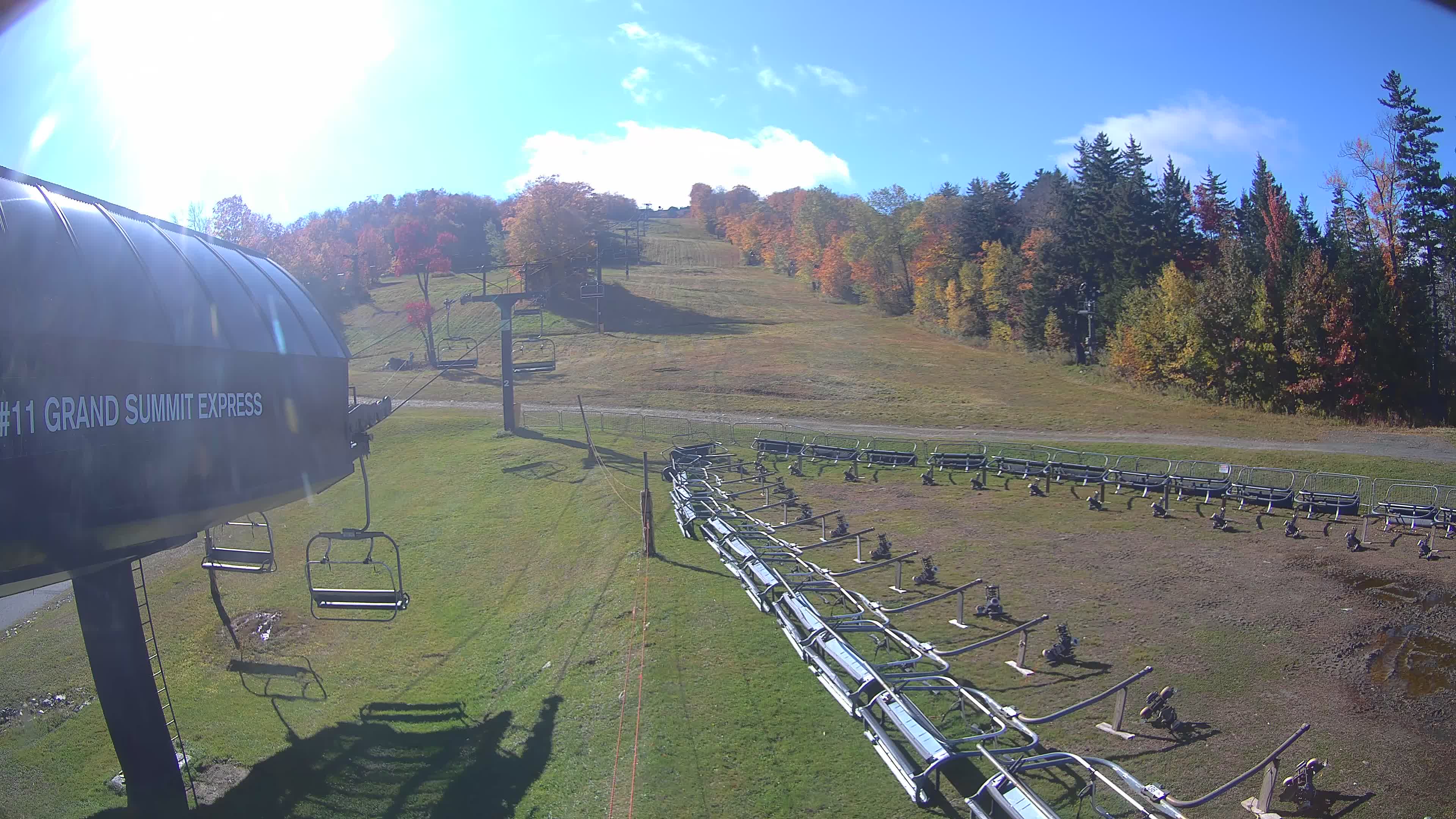 Mount Snow webcam — Base Lodge