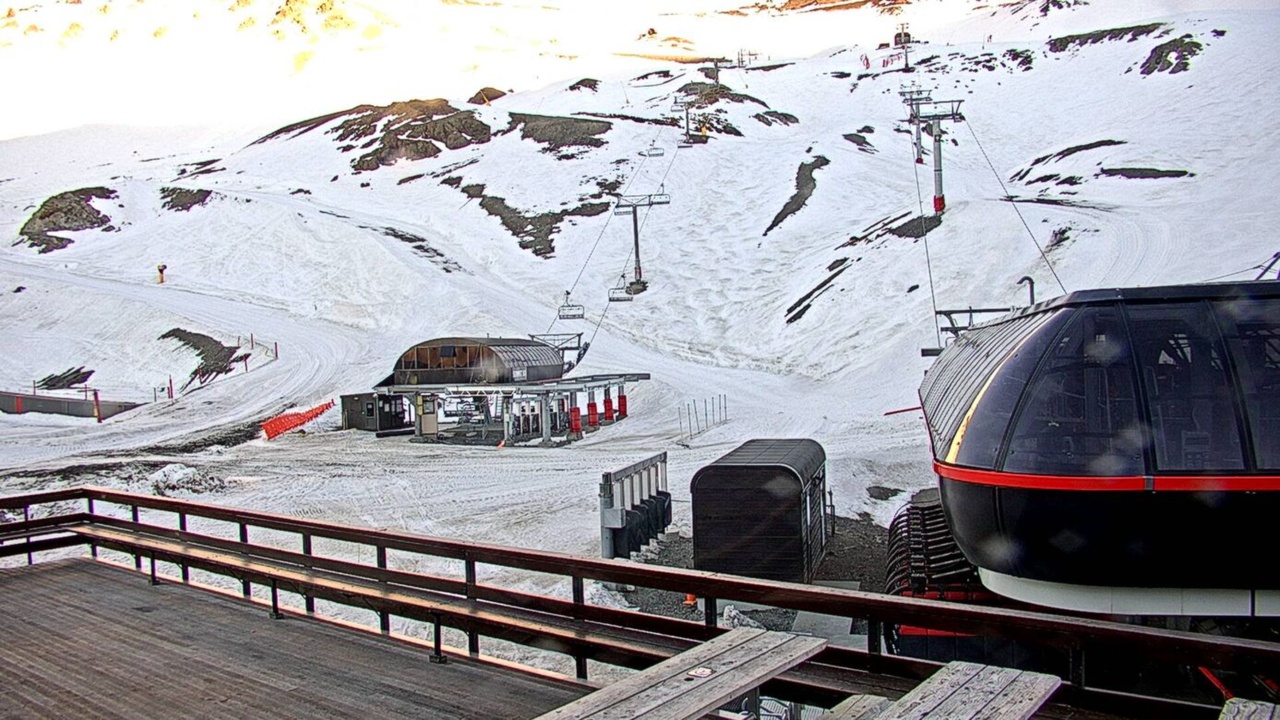 Mt Hutt webcam — Base Area