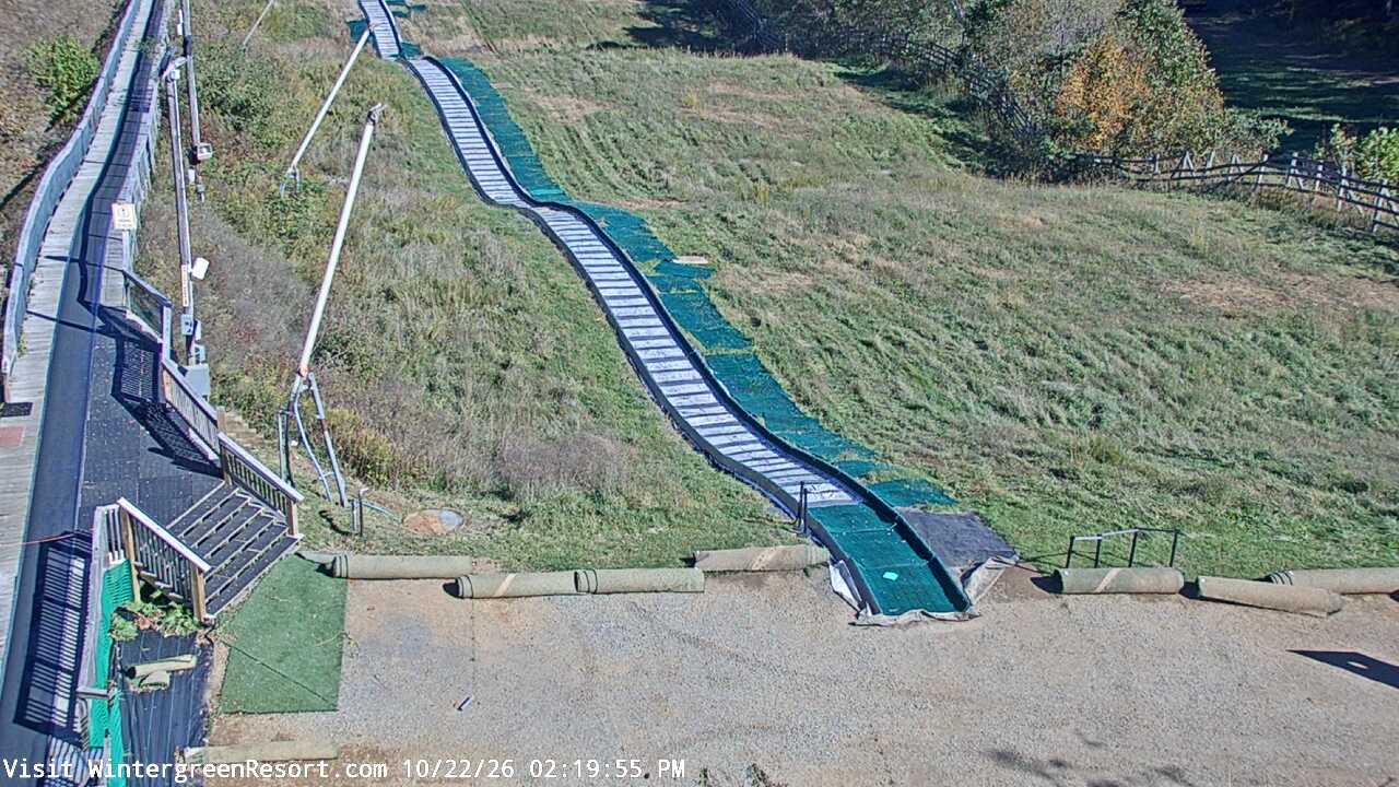 Wintergreen Resort webcam — Slopeside